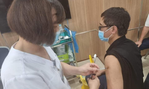 Bộ trưởng Bộ Y tế: Đẩy nhanh tiến độ tiêm chủng vaccine phòng COVID-19