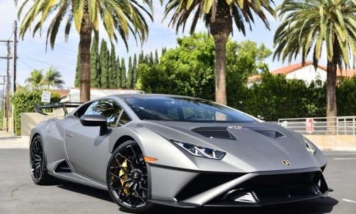 Siêu xe Lamborghini Huracan STO được rao bán với giá hơn nửa triệu USD