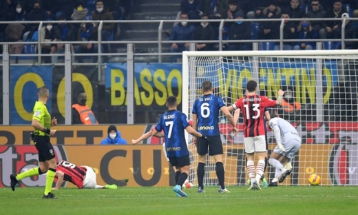 Giroud lập cú đúp trong 3 phút, AC Milan hạ Inter đầy kịch tính