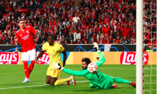 Thắng Benfica 3-1, Liverpool đặt một chân vào bán kết Cúp C1