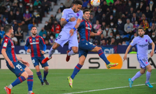 Barca phải chịu 3 quả penalty vẫn thắng ngược Levante