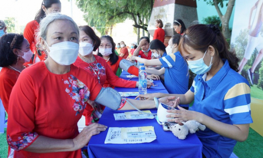 Vinamilk khởi động chuỗi ngày hội 'Sống khỏe, sống thanh xuân' hướng đến người cao tuổi cả nước