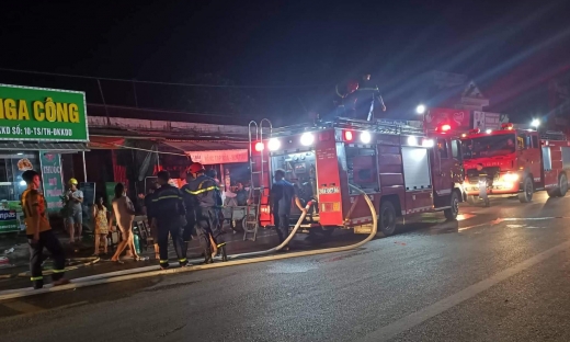 Triệu Sơn (Thanh Hoá): Cháy lớn tại chợ Đà, 2 ki ốt hàng hoá bị thiêu rụi