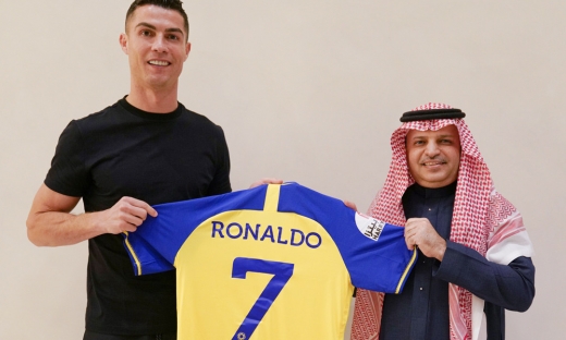 Ronaldo ký hợp đồng với CLB Al Nassr, hưởng mức lương 'cực khủng'