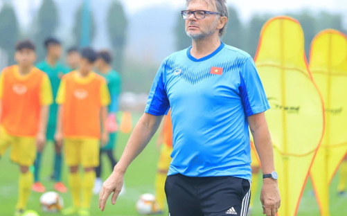 HLV Troussier sửa kế hoạch, U22 Việt Nam tập trung sớm trước SEA Games 32