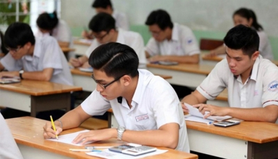 Thí sinh dự thi vào lớp 10 trường THPT chuyên Đại học Sư phạm Hà Nội năm 2023 bắt đầu thi môn Toán