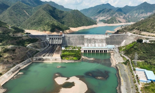 Nhà máy thủy điện Sơn La lần đầu phải vận hành đến mực nước chết
