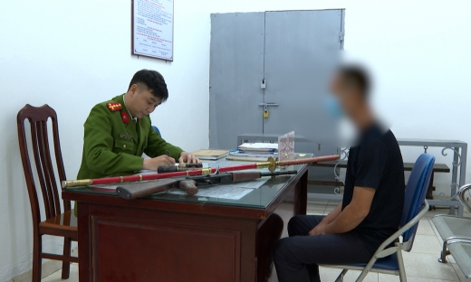 Hà Nội: Nhiều vũ khí được người dân giao nộp dịp cuối năm