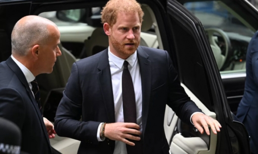 Hoàng tử Harry thua kiện, không được cảnh sát bảo vệ tại Anh