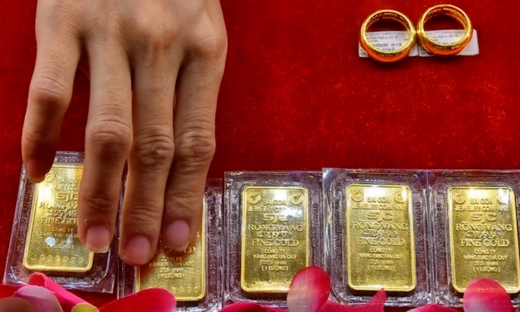 Vàng SJC vượt 82 triệu/lượng, vàng nhẫn đắt chưa từng thấy