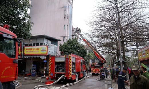 Hoàng Mai (Hà Nội): Cháy lớn tại cơ sở kinh doanh dịch vụ tiệc cưới, lan sang nhà bên cạnh