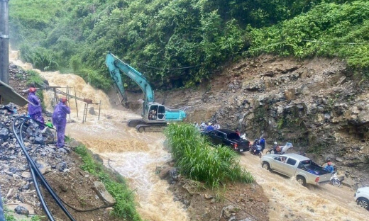 Hà Giang: Đường xuống sông Nho Quế thành 'thác' do mưa lớn