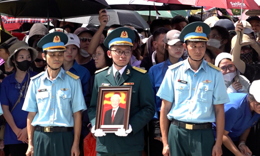 Hàng vạn người đội nắng, xúc động tiễn biệt Tổng Bí thư Nguyễn Phú Trọng về nơi an nghỉ cuối cùng