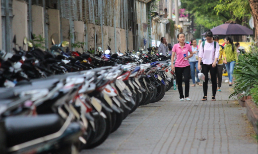 TP.HCM hối thúc các quận, huyện thu phí vỉa hè