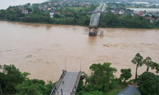 Thông tin 'cứu 4 người trong ô tô rơi từ cầu Phong Châu' là giả