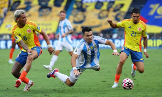 Vắng Messi, Argentina gục ngã trước 'đòn thù' Colombia