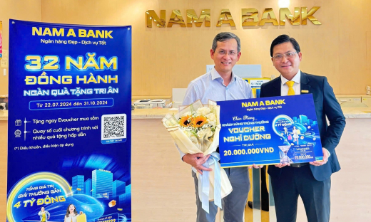 Nam A Bank trao giải đợt 1 chương trình '32 năm đồng hành - Ngàn quà tặng tri ân'