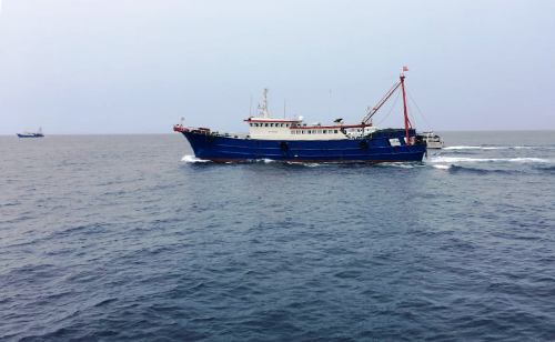 Bắt giữ tàu cá Trung Quốc giấu thi thể ngư dân Indonesia trong tủ đá