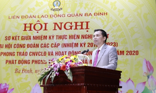 Công đoàn Dược phẩm Tâm Bình nhận Cờ thi đua của LĐLĐ thành phố Hà Nội