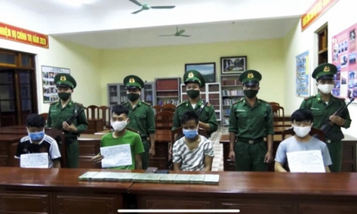 Sơn La: Bắt giữ 4 đối tượng người Lào vận chuyển ma túy xuyên biên giới
