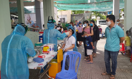 TP.HCM: Cảnh giác nguy cơ lây nhiễm Covid-19 khi đưa cả gia đình đi khai báo y tế