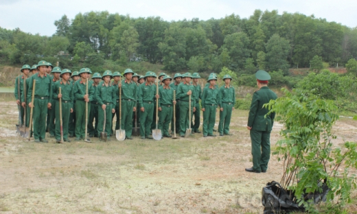 LLVT tỉnh Thừa Thiên Huế ra quân thực hiện 'Tết trồng cây đời đời nhớ ơn Bác Hồ'.