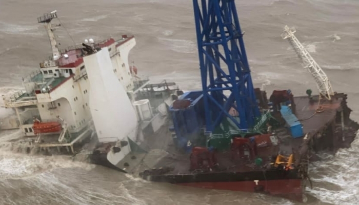 香港連夜搜尋在颱風查巴海難中失踪的27名船員