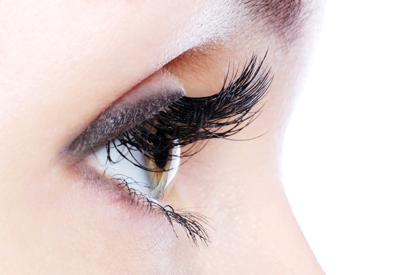 Làm thế nào để nhận biết nếu mắt có dáng sâu và gò má cao?
