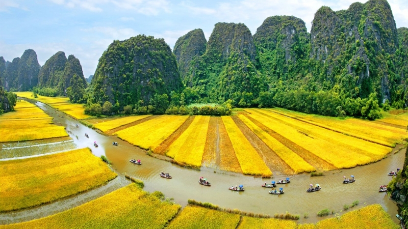 Việt Nam quê hương ta đẹp lắm…