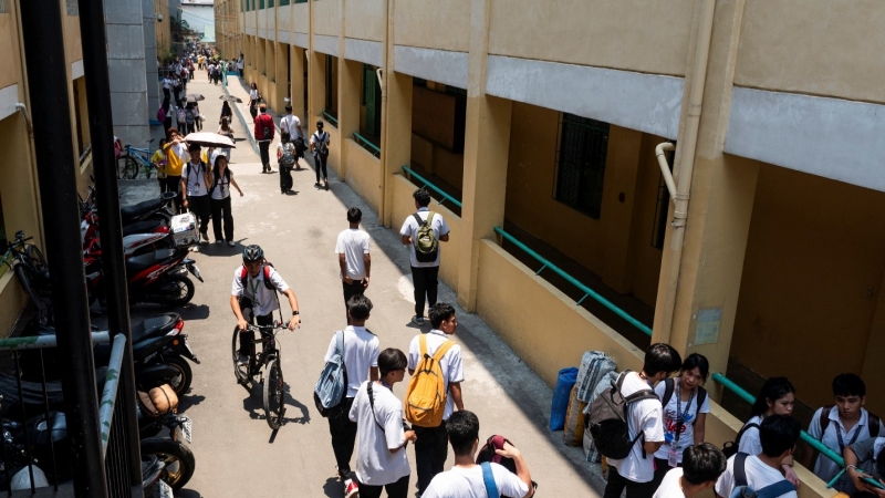 Nắng nóng lên tới 50 độ C khiến nhiều trường học phải đóng cửa ở Philippines