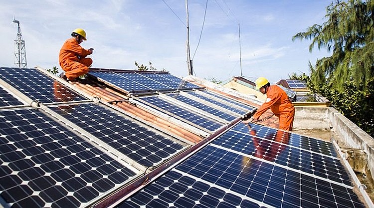 Không khuyến khích phát điện mặt trời mái nhà vào hệ thống điện quốc gia