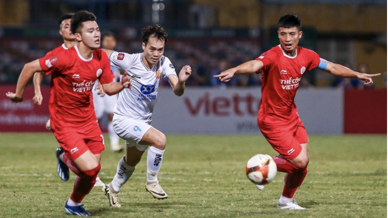 Thể Công Viettel đánh bại đội đầu bảng Nam Định
