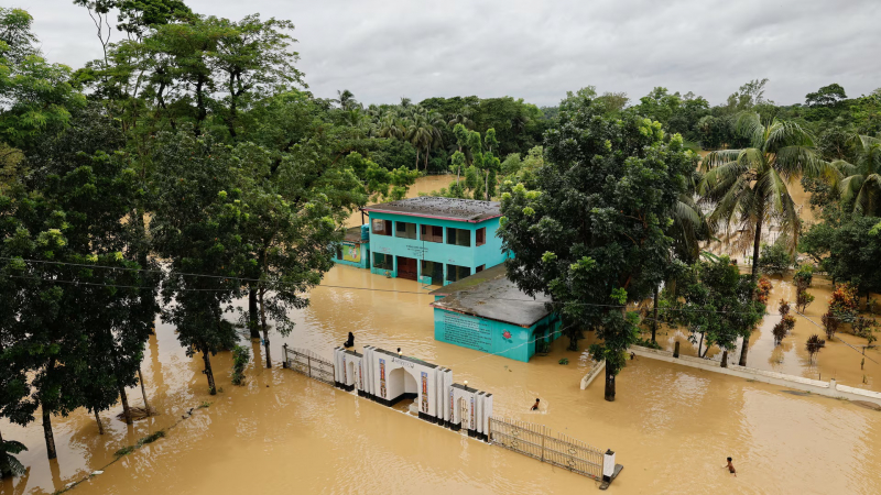 Lũ lụt khiến Bangladesh mất 1,1 triệu tấn gạo, cuộc sống người dân ngày càng khó khăn