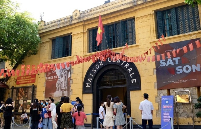 Hà Nội: Nhiều du khách chọn di tích lịch sử là điểm đến vào dịp nghỉ lễ
