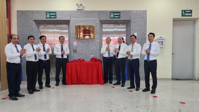 Thái Bình: Gắn biển công trình Bệnh viện Đa khoa huyện Tiền Hải chào mừng kỷ niệm 134 năm ngày sinh Chủ tịch Hồ Chí Minh