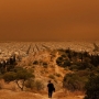 Thời tiết châu Âu thay đổi bất thường: Athens trông như Sao Hỏa, Helsinki trắng xóa