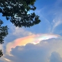 Mây ngũ sắc rực rỡ xuất hiện trên bầu trời TP HCM
