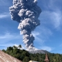 Núi lửa ở Indonesia phun trào, tro bụi cao tới 5 km