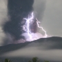 Núi lửa Ibu phun trào ở Indonesia buộc 7 ngôi làng phải sơ tán