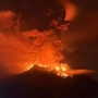 Núi lửa phun trào dữ dội ở Indonesia, người dân sơ tán và sân bay đóng cửa